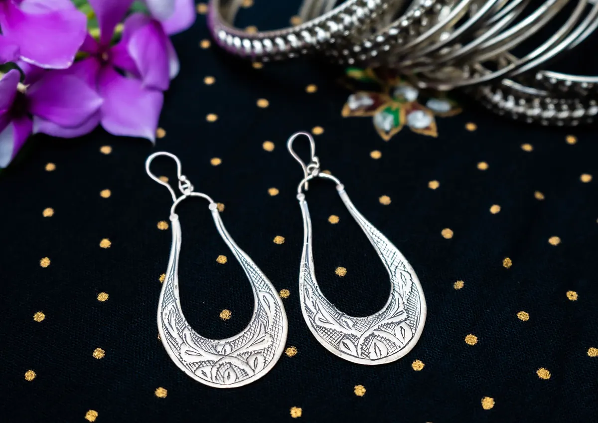 Silver Earrings for Sensitive Ears: A Beginner's Guide to Metals and Backs